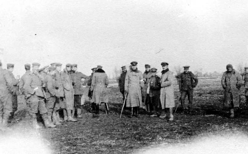  British and German troops meeting in No-Mans's Land during the unofficial truce. (British troops from the Northumberland Hussars, 7th Division, Bridoux-Rouge Banc Sector).